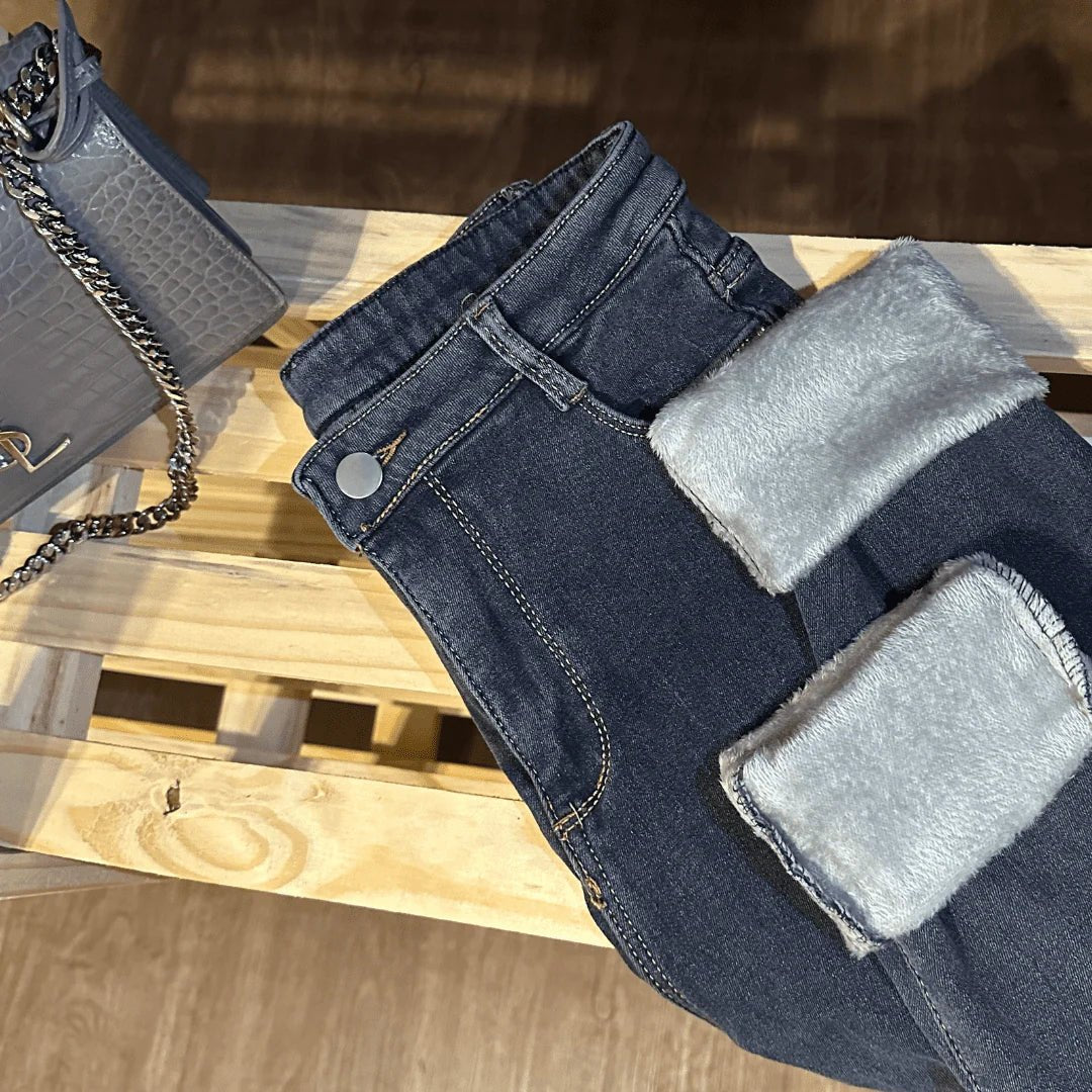 Calça Jeans Peluciada com Elastano + Meia Térmica Grátis